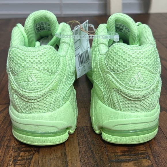 Adidas NWT RESPONSE CL Sneakers Green Spark Running Shoes Activewear size 7 - Picture 5 of 12